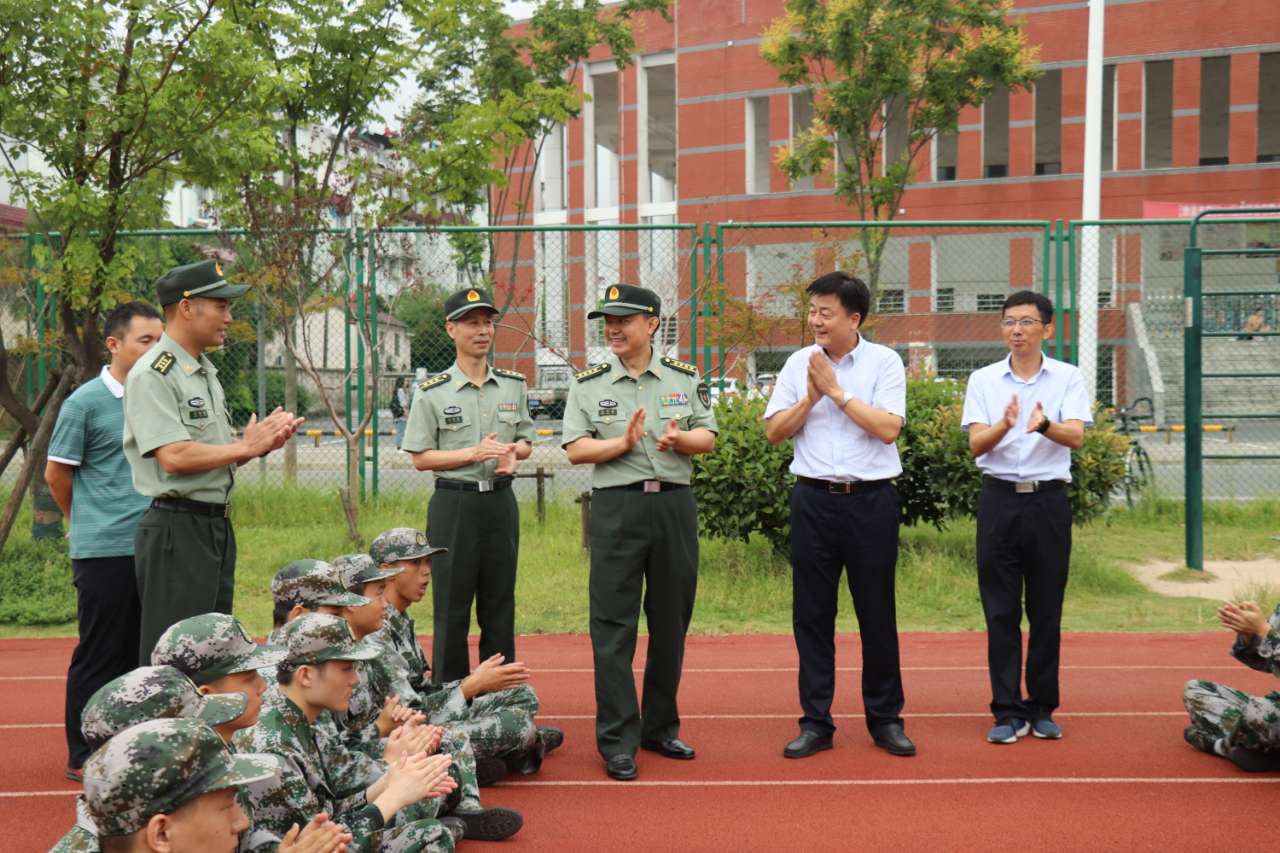 池州军分区宋政委县委纪书记视察预征青年役前训练